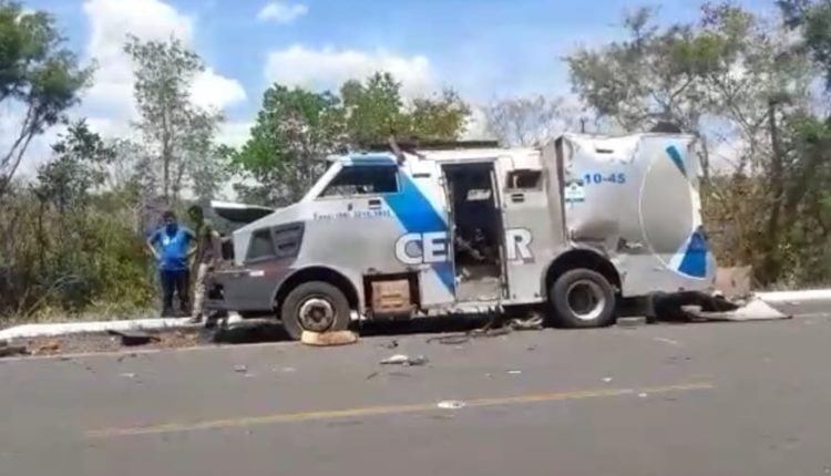 Assaltantes explodem carro forte e roubam malotes na BR 316, entre Codó e Caxias