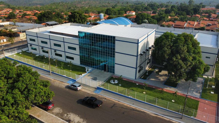 Prefeito Raimundo Silveira inaugura a maior e mais moderna escola pública municipal do Maranhão