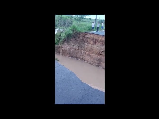 Cratera provoca vítima fatal e queda de três veículos na Rodovia SE 290; VÍDEO
