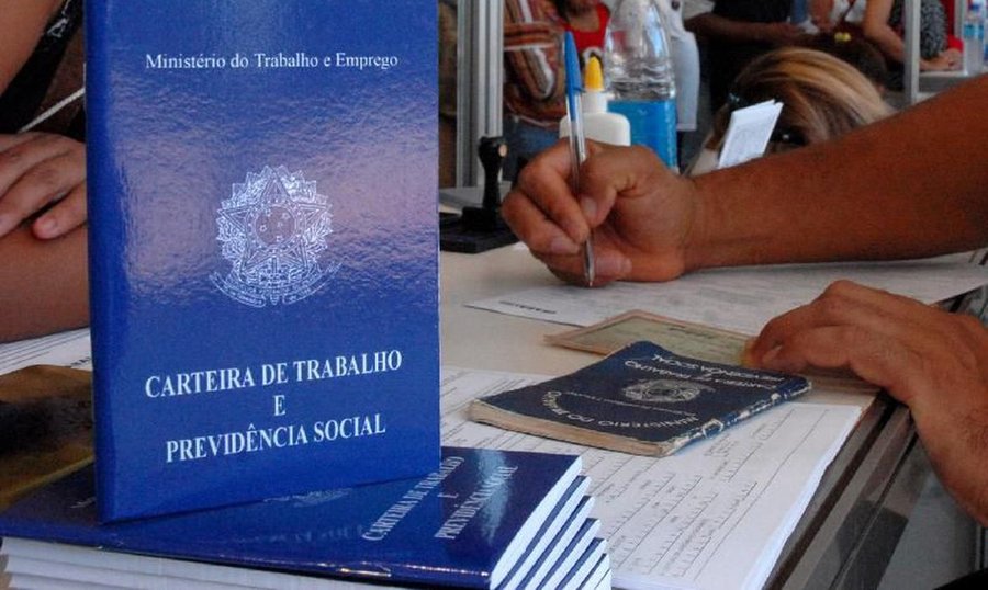 Quase 700 mil vagas de emprego temporário serão criadas até dezembro
