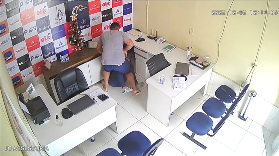 Homem corta a própria garganta após tentar matar ex companheira a facadas no Maranhão