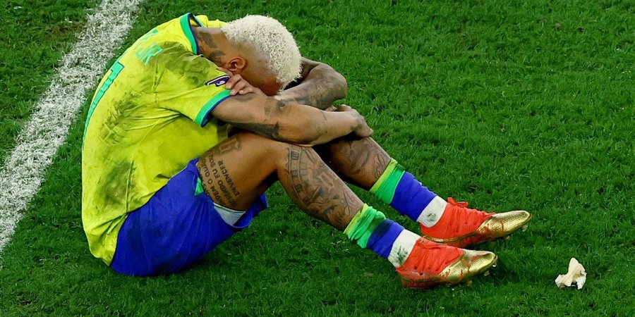 Tristeza permanece na chegada de seleção ao Brasil