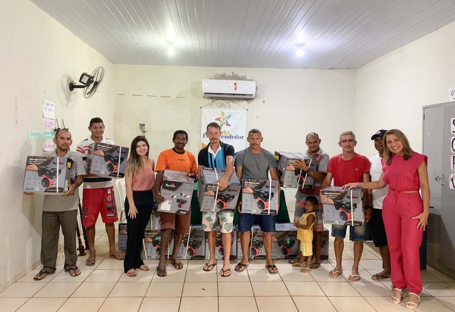 Pescadores de Parnarama são beneficiados com 15 motores de rabeta