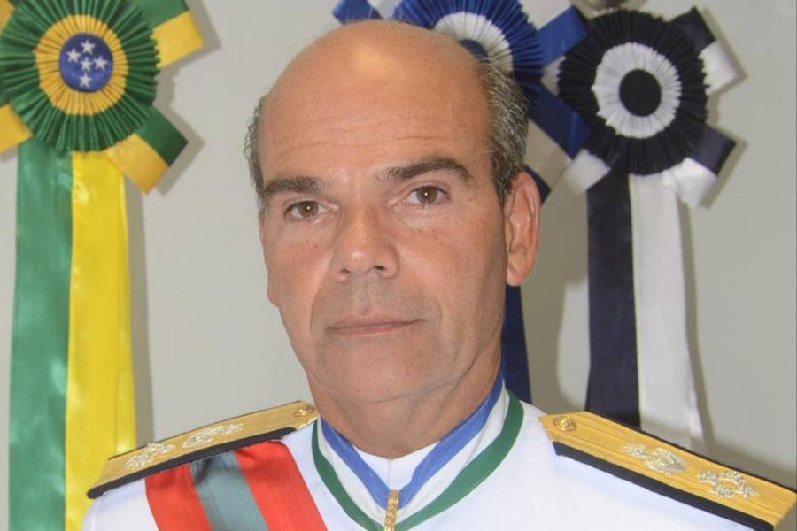 Comandante de Bolsonaro falta à troca de chefia da Marinha em ato inédito desde redemocratização