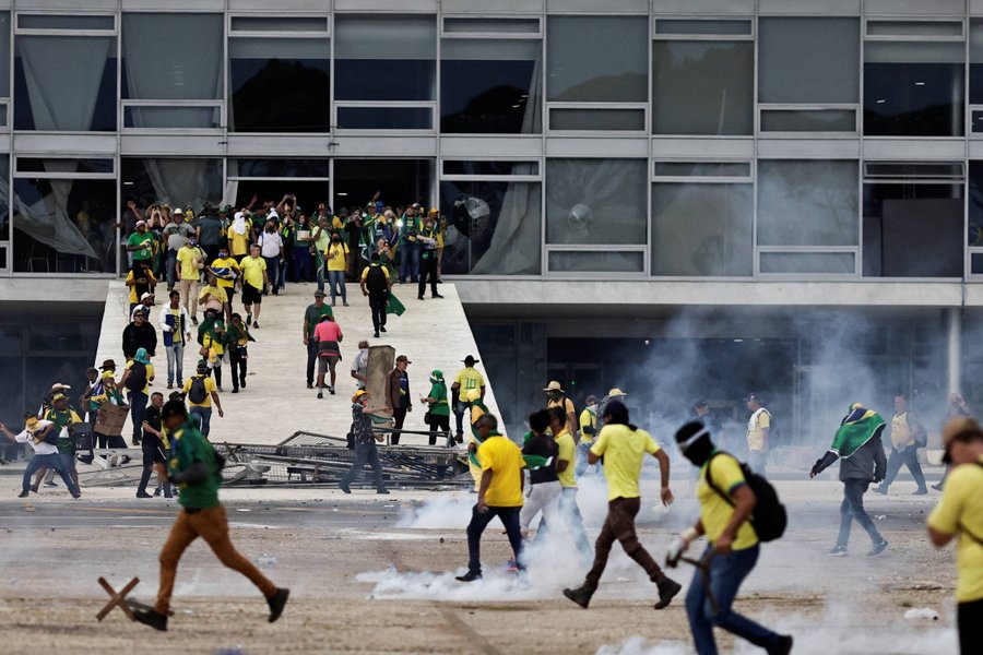 Entidades falam em terrorismo e condenam ato golpista em Brasília