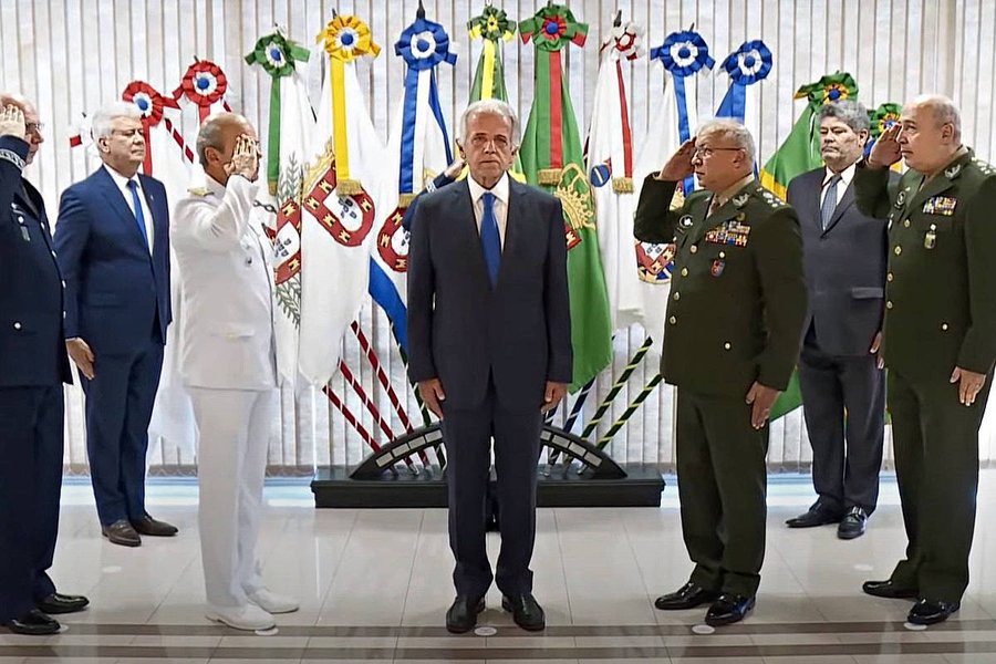 Ex ministros da Defesa apoiam Múcio e rejeitam enquadrar militares