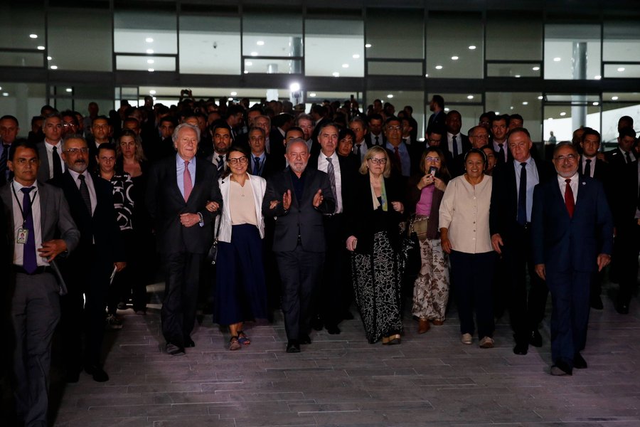 Governo Lula lida com pressão por punição, mas discurso de anistia resiste na oposição após ataques