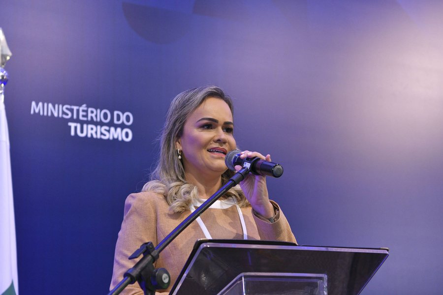 Painel: Ministra do Turismo teve apoio financeiro de secretários do marido em eleição