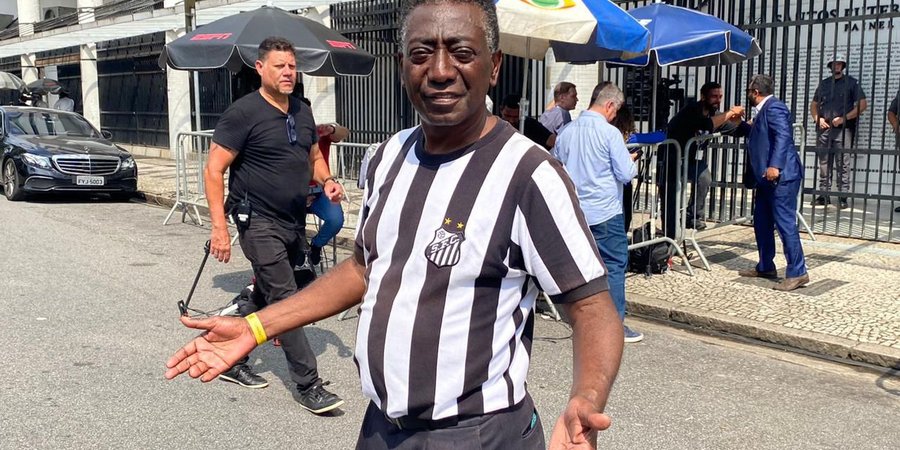 Sósia de Pelé recorda experiências e quer seguir homenageando o Rei