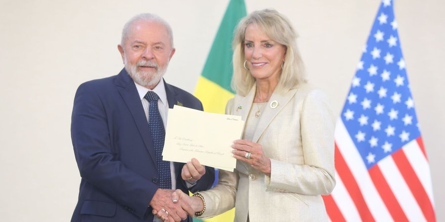 Lula recebe credenciais de nove novos embaixadores no Brasil