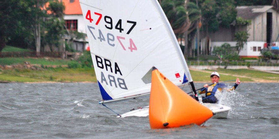 Aos 20 anos, velejador Nicolas Bernal sonha com vaga no Pan Americano