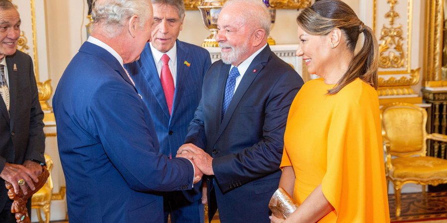 Rei Charles III pede a Lula que Brasil cuide da Floresta Amazônica