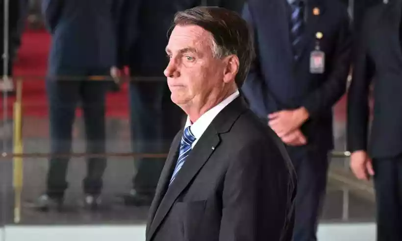 PF faz operação de busca e apreensão na casa de Bolsonaro e prende o coronel Mauro Cid