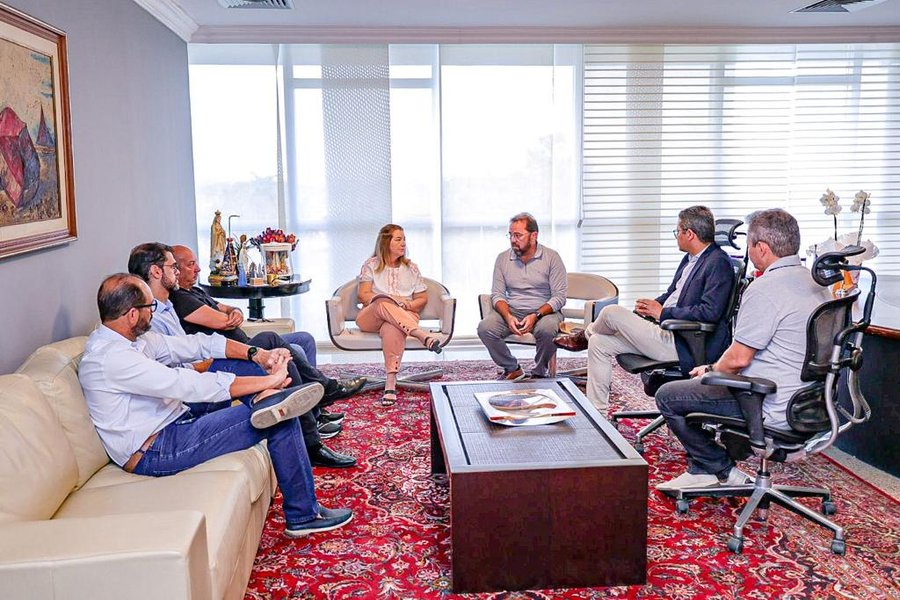 Iracema Vale se reúne com representantes do ciclismo, triathlon e corredores de rua de São Luís