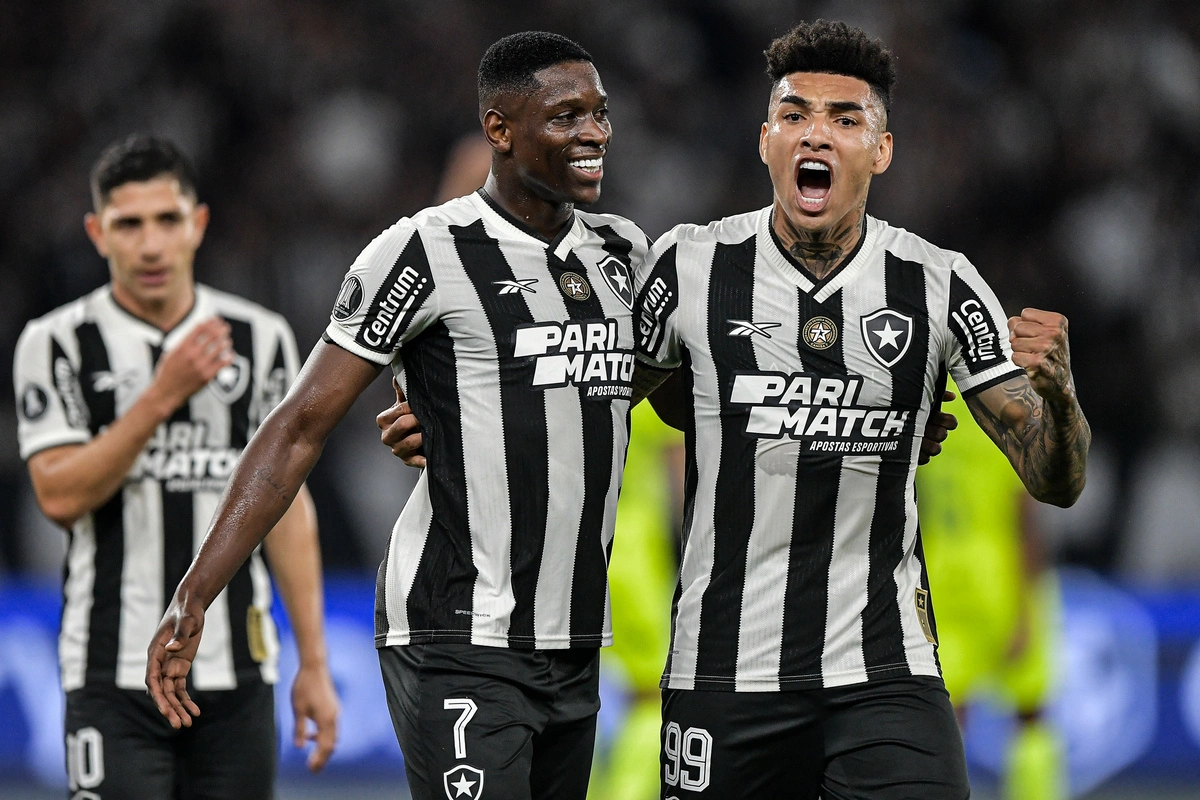 Botafogo vence Palmeiras e sai na frente nas oitavas da Libertadores
