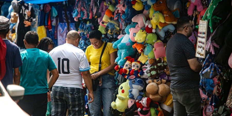 Comércio recua 0,3% em agosto, mas acumula alta em 2024