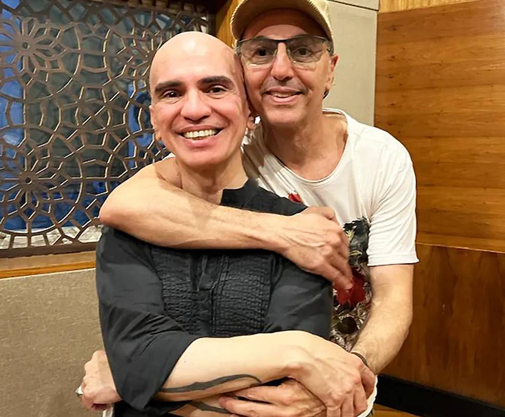 Edson Cordeiro lança Ouve a Minha Voz, em que interpreta obra de Zeca Baleiro