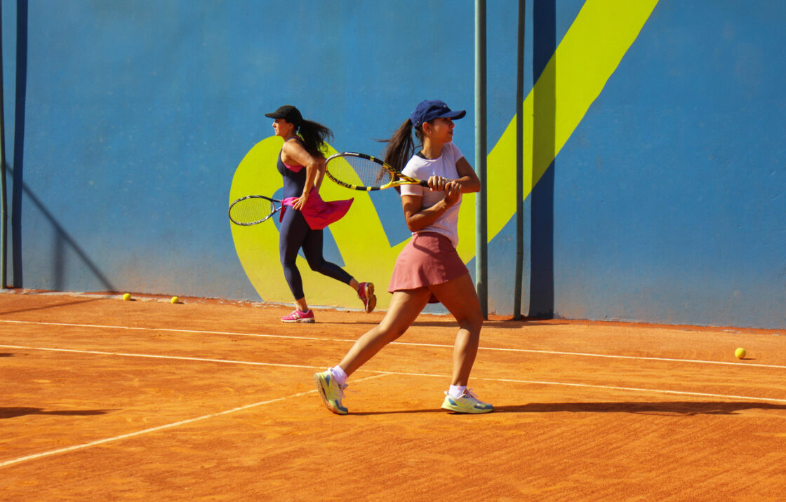 Praticar tênis pode ajudar no condicionamento físico e na perda de peso