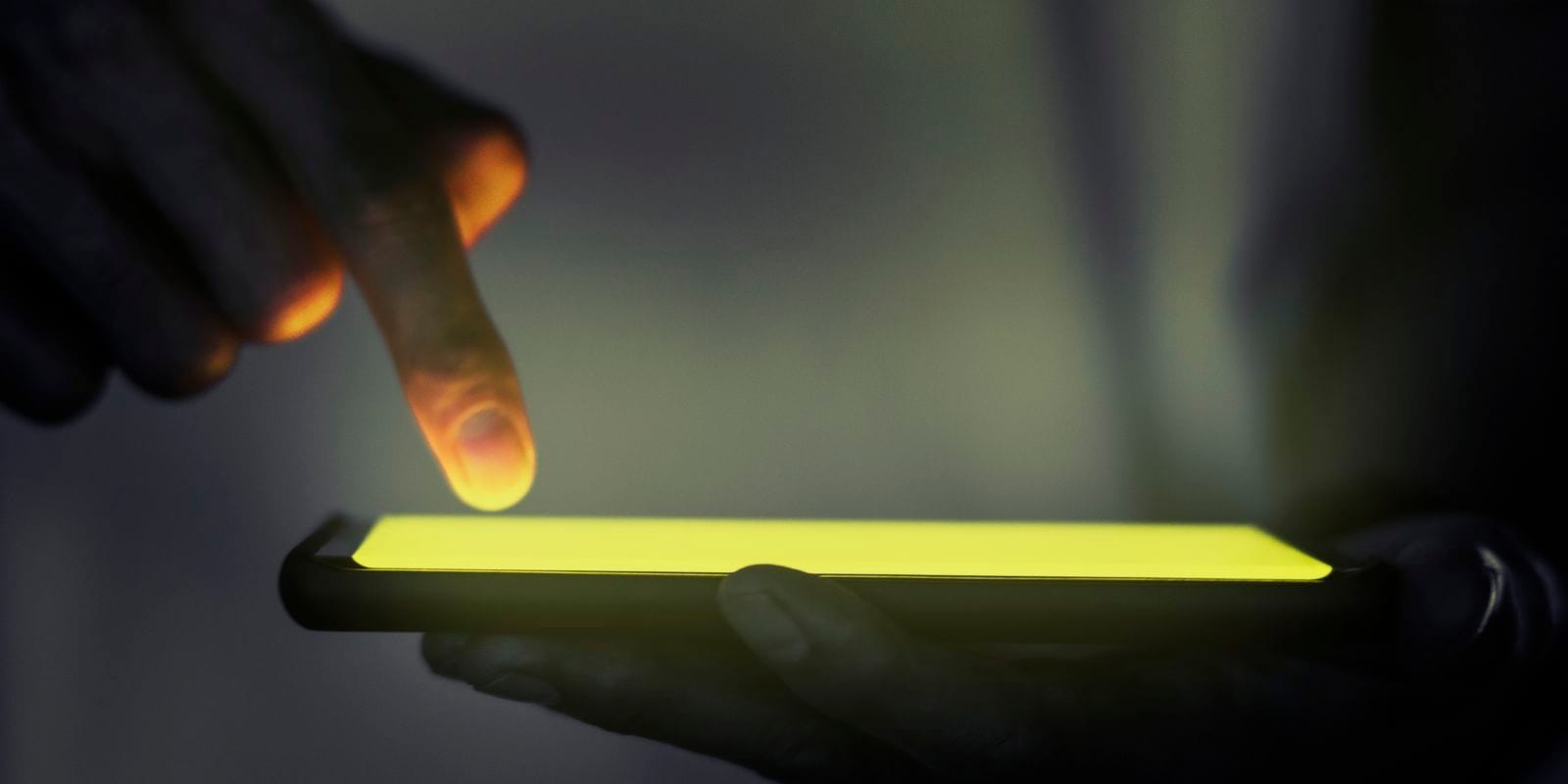 Influenciadores faturam alto com vídeos misóginos no Youtube