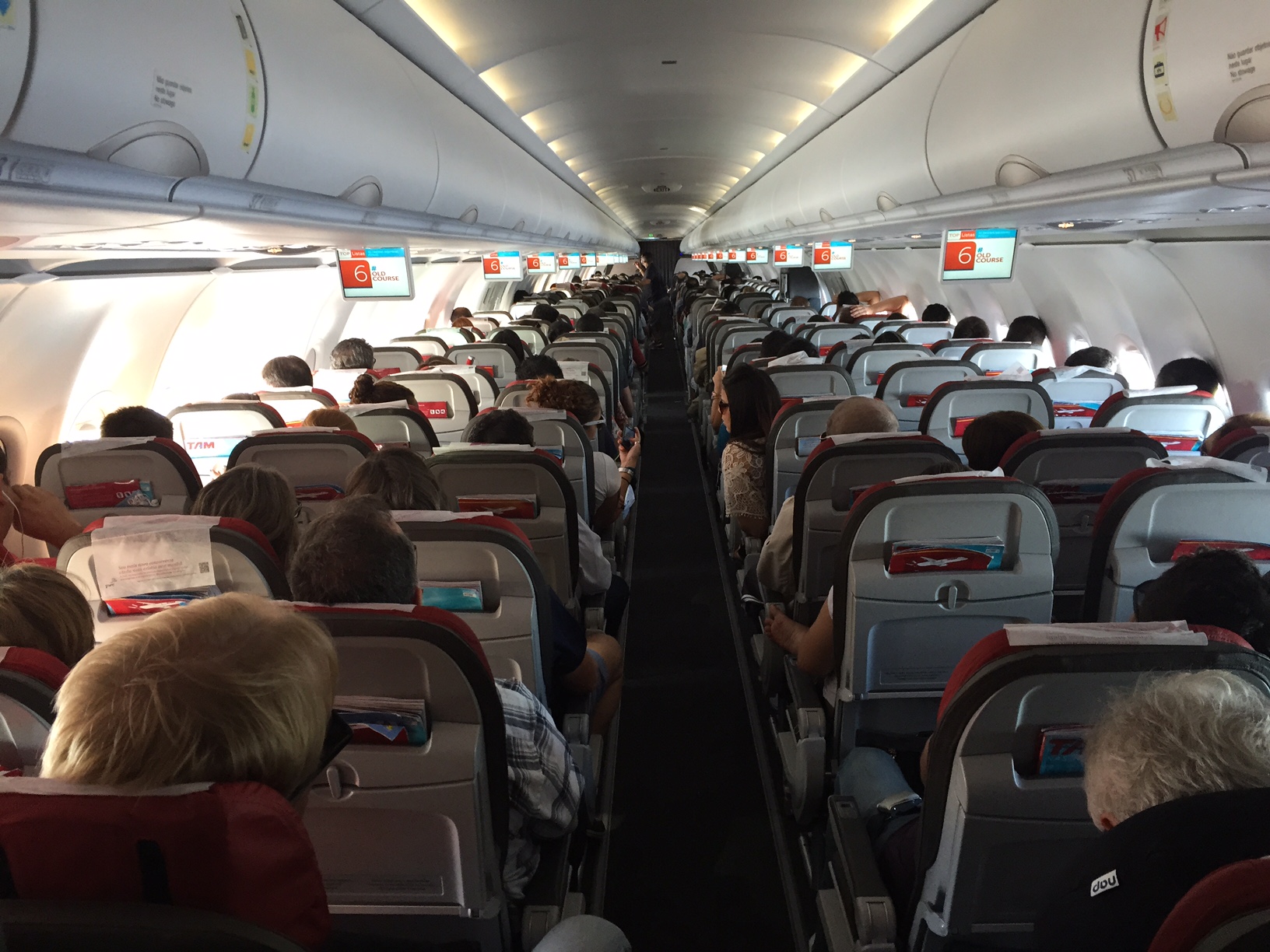 Brasil registra recorde histórico com mais de 2,1 milhões de passageiros em voos internacionais