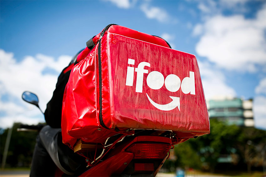 Entregadores do iFood tiveram aumento de renda após concluírem programa de formação no Ensino Médio