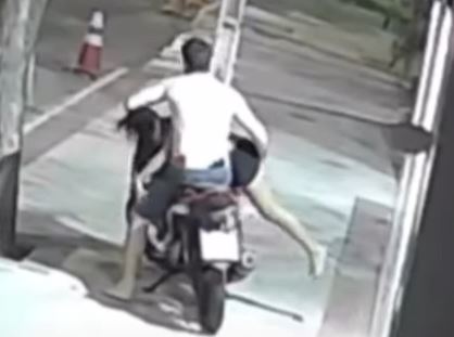 Homem é preso após arrastar mulher pelos cabelos e colocá-la à força em moto no RN