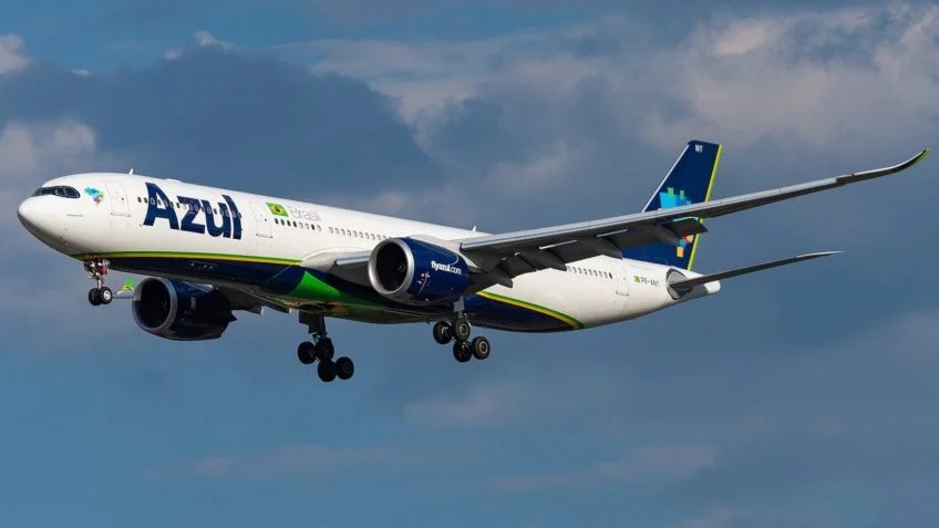 Avião da Azul faz pouso forçado em Parnaíba-PI