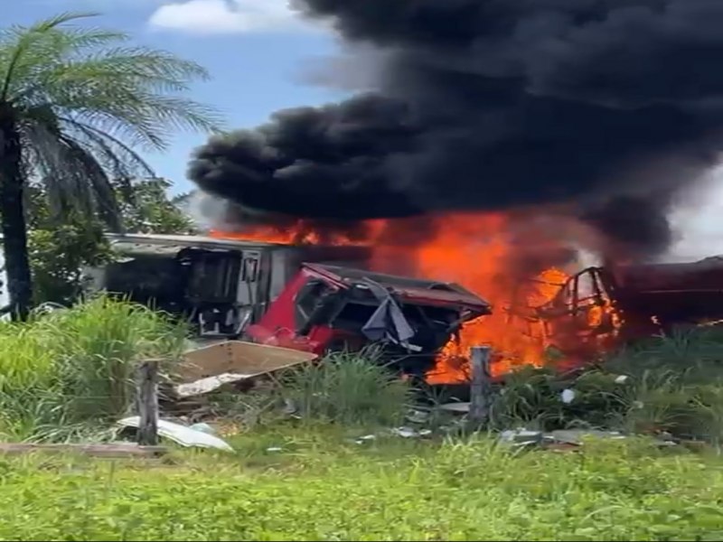 Duas carretas batem de frente na BR-010 em Carolina-MA; veja o vídeo