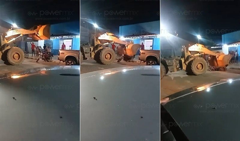 Homem usa pá carregadeira para destruir moto após falta de pagamento no MT; veja o vídeo
