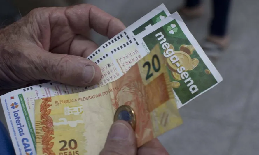 Mega-Sena pode pagar R$ 21 milhões neste sábado