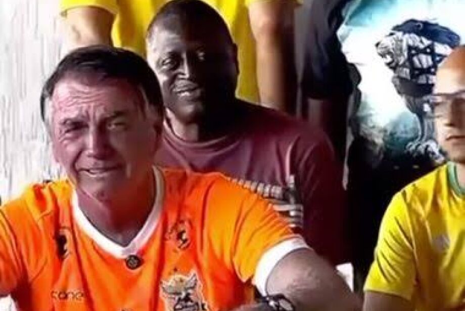 Bolsonaro chama mulheres petistas de incomíveis; veja o vídeo
