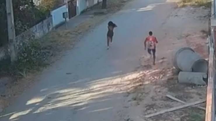 Adolescente é perseguida e estuprada após sair de bloquinho carnavalesco no RJ