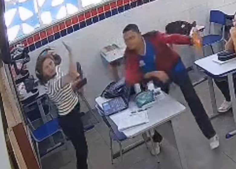 Aluno de 17 anos agride professora com tapa no rosto em escola na Bahia