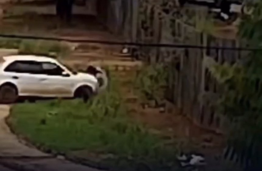 Homem atropela e agride ex-companheira após não aceitar fim do relacionamento