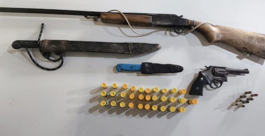 Homem é preso após agredir esposa com coronhadas e ameaçar família com arma de fogo em Parnarama