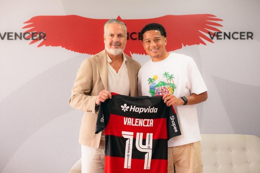 Flamengo anuncia equatoriano Anthony Valencia, primeira contratação da janela