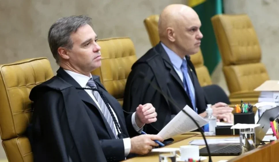 Alexandre de Moraes e André Mendonça protagonizam bate boca antes de sessão no STF
